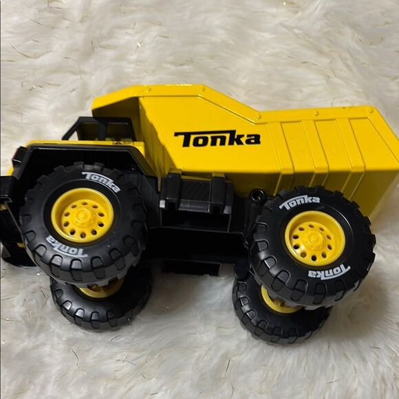 8 x 4.5" Tonka Retro Dump Metal Classics Truck NWOT - Picture 3 of 7